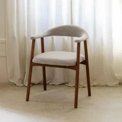 Ygo Armstoel COLETTE Monza Beige - Poot Walnoot| Stoelen