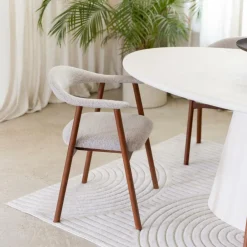Ygo Armstoel COLETTE Monza Beige - Poot Walnoot| Stoelen
