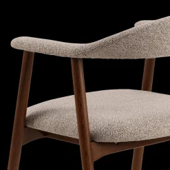 Ygo Armstoel COLETTE Monza Beige - Poot Walnoot| Stoelen