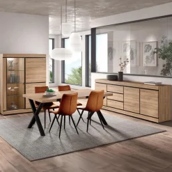 Ygo Eetkamer MACOUN: Dressoir + Glaskast + ABBEY Tafel + 4 stoelen LORRY Cognac| Woon- En Eetkamers