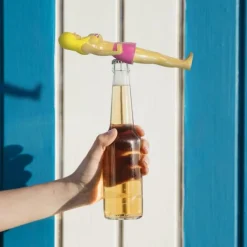Ygo Flesopener PAM Vrouw Bikini Roze| Aperitief & Wijn